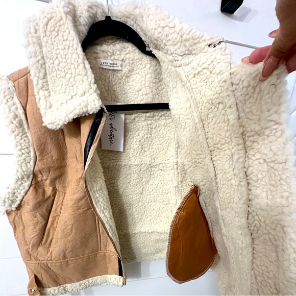 NWT. Lrg. 12th Tribe Sherpa Vest - Picture 4 of 9